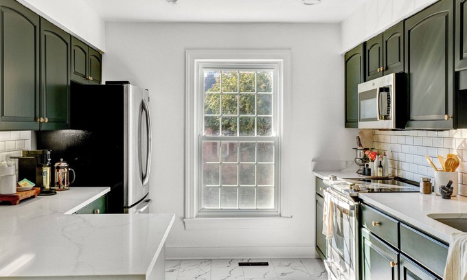 Ballston House | Elegant 4-bedroom in Clarendon Arlington walk to Metro