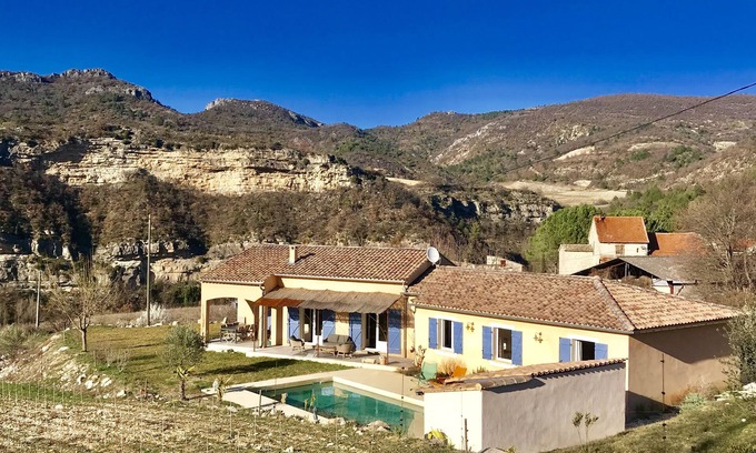 Vercoiran House | Elegant 4-bedroom villa with private pool, air conditioning and panoramic views