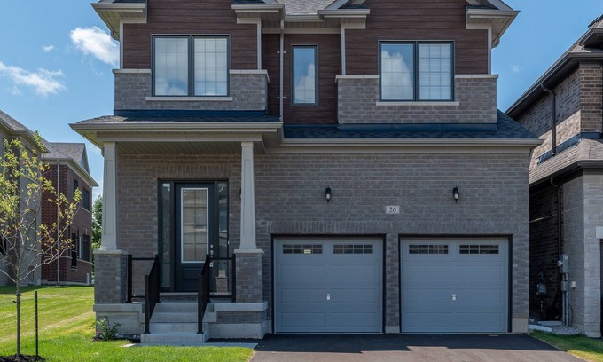 Springwater House | Elegant 5BR Estate: Minutes to Golf, Ski &Waterfront
