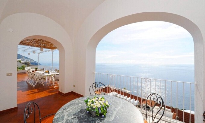 Positano Villa | Elegant and central villa with private gated parking in Positano