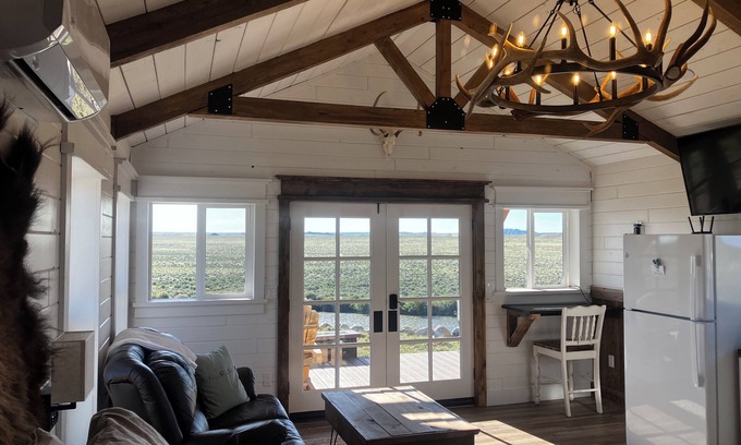 Clark Cabin | Elegant and peaceful cabin on the Clark's Fork of the Yellowstone river!
