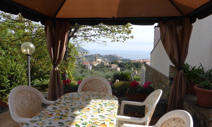 Poggi Apartment | Elegant apartment, breathtaking sea view, garden, terrace, parking