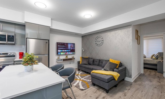 Niagara Falls House | Elegant Apartment, 5mins from the Falls