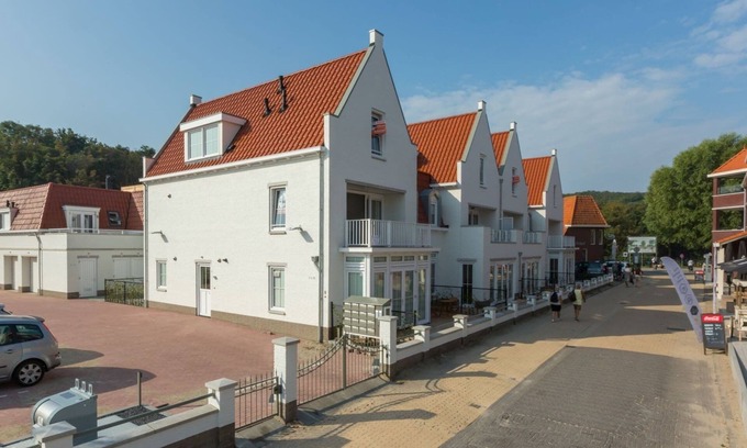 Dishoek Apartment | Elegant Apartment in Koudekerke with Gas Fireplace