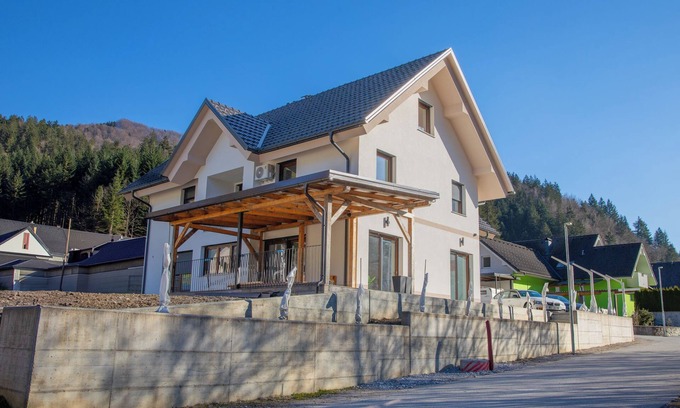 Skofja Loka Apartment | Elegant Apartment Hrastnica 3, Škofja Loka, Slovenia