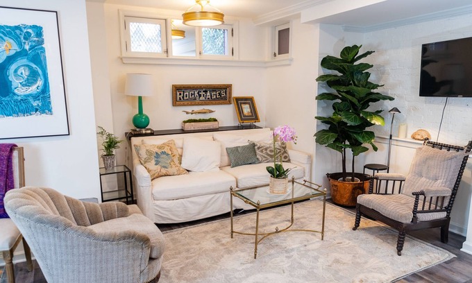 Capitol Hill Apartment | Elegant apt on Capitol Hill with high-end finishes and furnishings