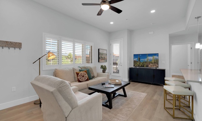 Tucson Condo | Elegant & Bright Corner Condo on the Tucson loop!
