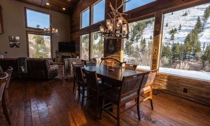 Cobalt Cabin | Elegant Cabin- Northfork Idaho Salmon River, Reunions, Secluded. Quiet. Views