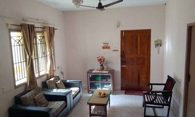 Raja Annamalai Puram Apartment | Elegant, Centrally located 3 bedroom 2 bath apartment with AC in Chennai