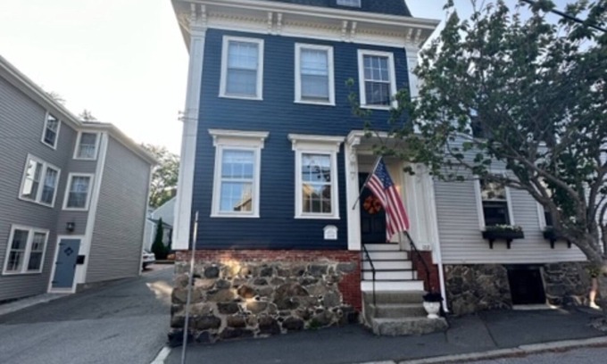 Marblehead Condo | Elegant condo in Marblehead's Historic district, steps to the harbor.