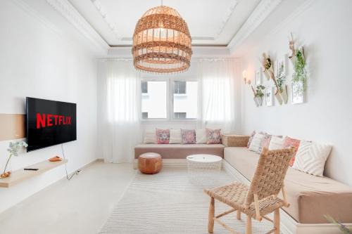 Idrissia Apartment | Elegant & Cosy Family Apartment - Central Location in Tanger - Fast WiFi & Netflix