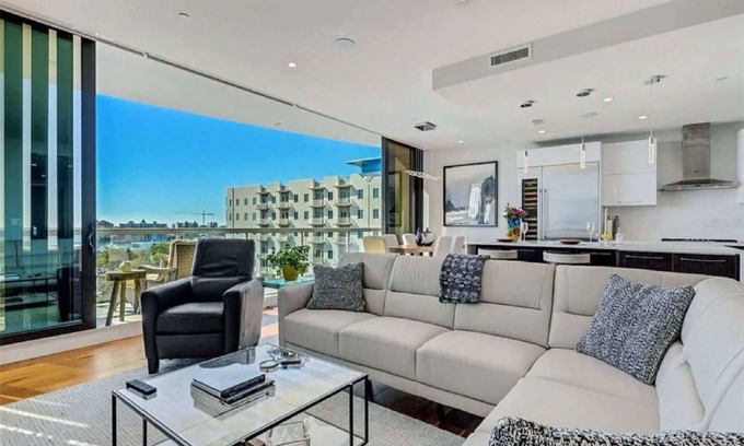 Central Sarasota Apartment | Elegant Downtown Sarasota Condo