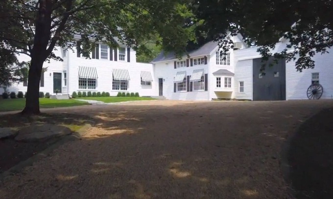 Ipswich House | Elegant farmhouse in Ipswich near Crane Beach and Estate