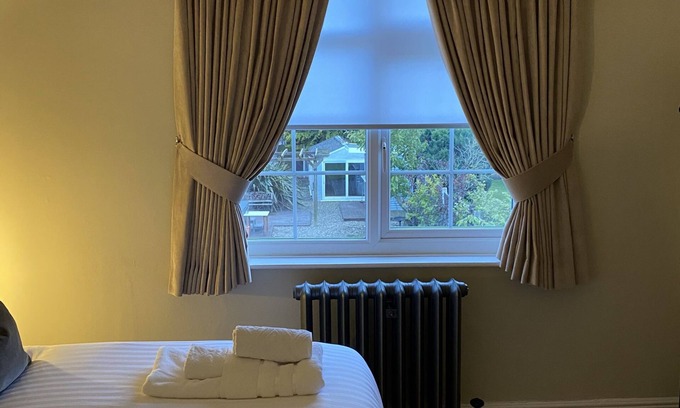 Formby House | Elegant Formby House Nr To Beach, Golf Courses, Pinewoods, Liverpool & Southport