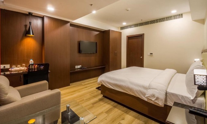 Dwaraka Nagar Hotel | Elegant Hotel