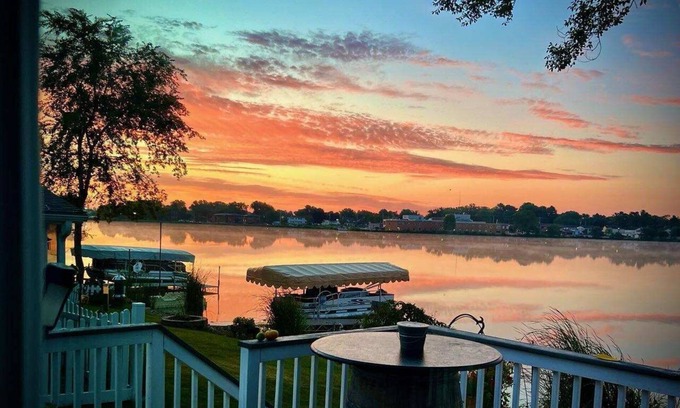 Tomah House | Elegant Lake Home with Hot Tub