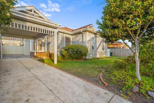 Ringwood House | Elegant Luxury - Family Entertainer in Ringwood