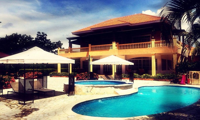 Guayacanes Villa | Elegant Luxury Golf Villa 12 mins from beach w/pool, jacuzzi (NOT heated) & BBQ
