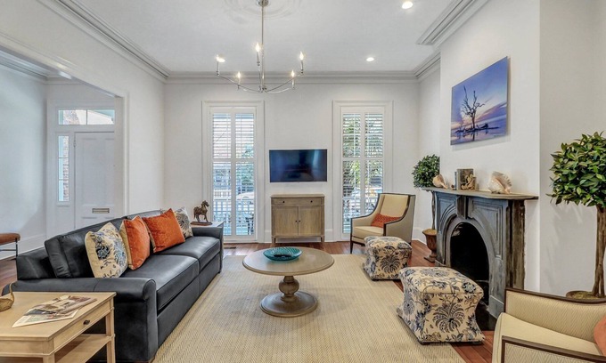 Savannah Victorian District House | Elegant Manor w/Parking and Large Courtyard by Lucky Savannah
