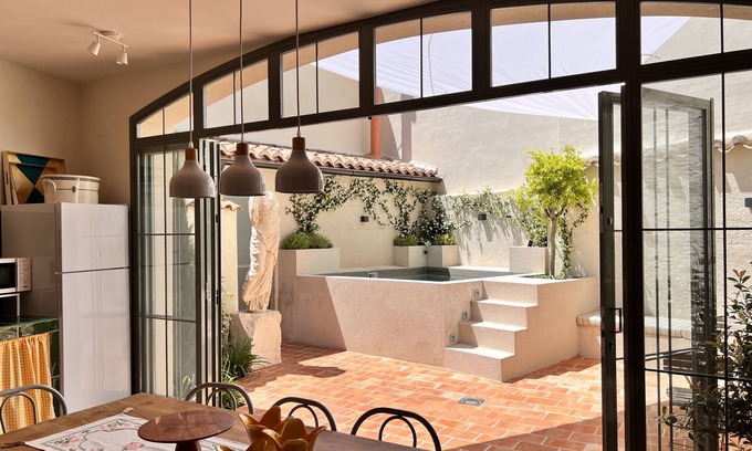 Oropesa House | Elegant mansion with swimming pool in medieval village 144km from Madrid
