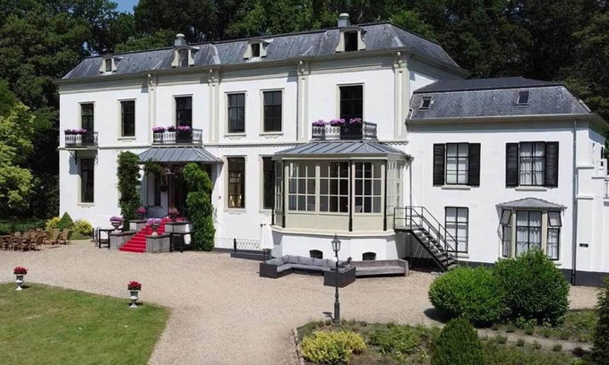 Eerbeek Hotel | Elegant Stay with Hiking Trails Ideal for Exploring Locals Attractions