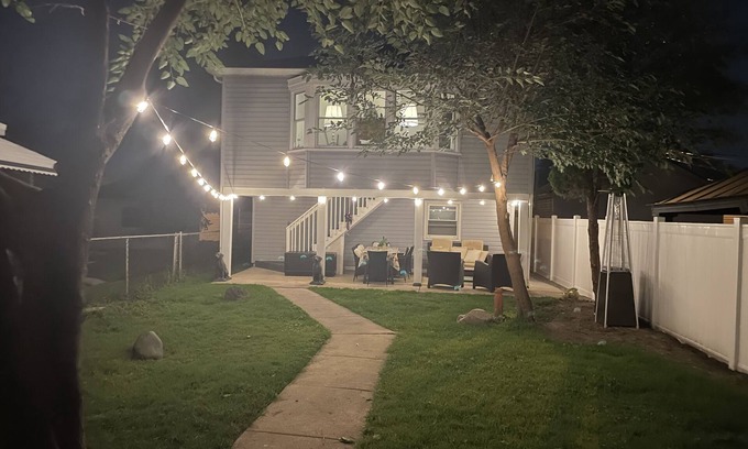 Wyandotte House | Elegant three-bedroom cozy family house 10-minute walk to downtown Wyandotte