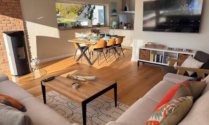 Korbecke House | Elegant vacation home Seeidylle with a view of Lake Möhne and Ansberg Forest