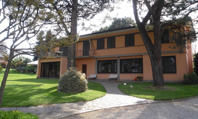 Cremnago Villa | Elegant villa surrounded by a large garden available to guests
