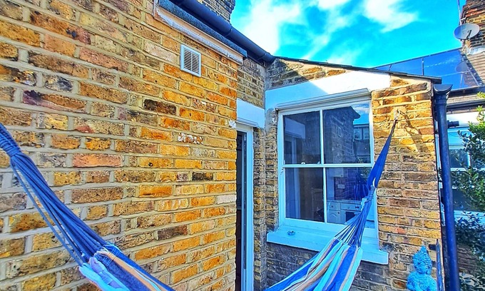 Faraday Apartment | Elephant+Castle: Hammock hangout - Perfect for long stays
