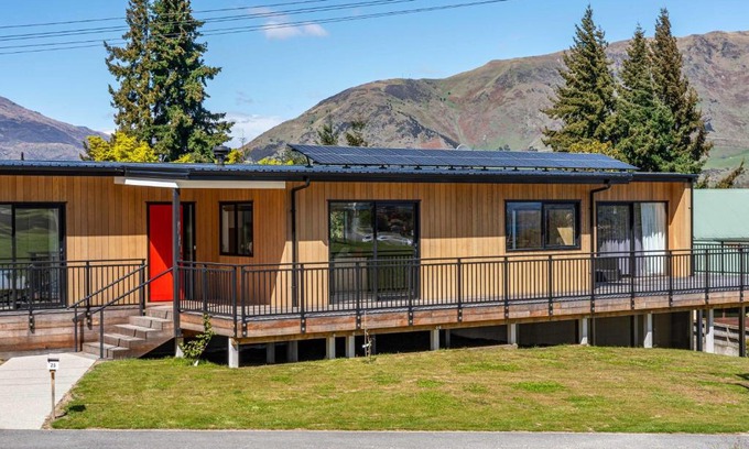 Wanaka House | Elevated Mountain Views