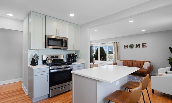 Arlington Heights House | Elevation, 5 Beds Open Concept, Huge Basement