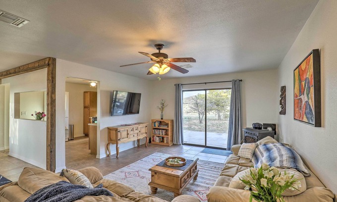 Elgin House | Elgin Home w/Mountain Views ~ 3 Miles to Wineries