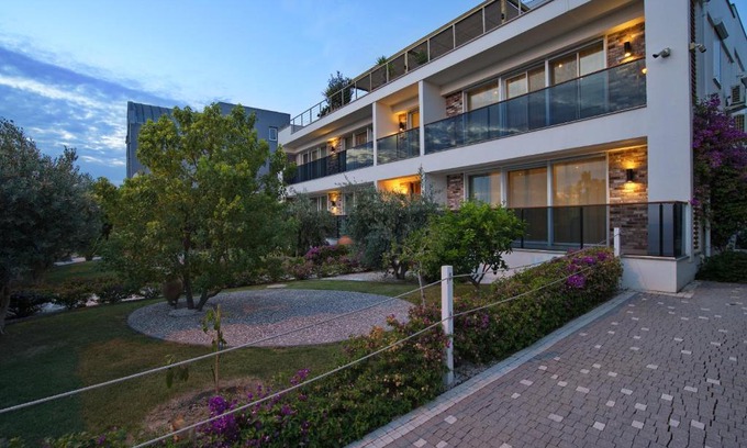 Side Apartment | Elia Apartments