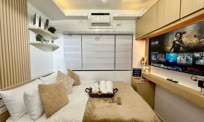 Alabang Condo | Elite Escapes/staycation in Alabang with High speed WIFI up to 200mbps +Netflix