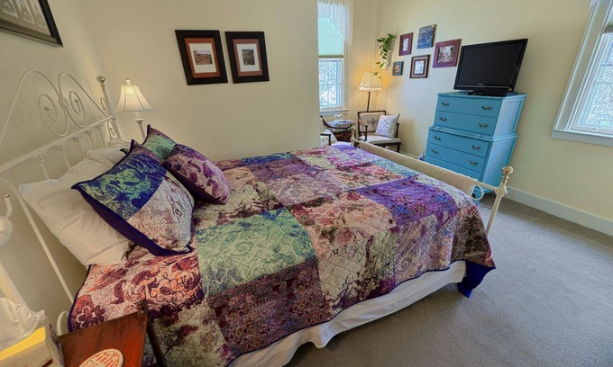 Canandaigua Bed & Breakfast | Elizabeth's Retreat - Garden View