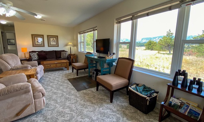 Choteau House | Elk Suite at Rocky Mountain Front - comfortable adventure - Harmony in paradise
