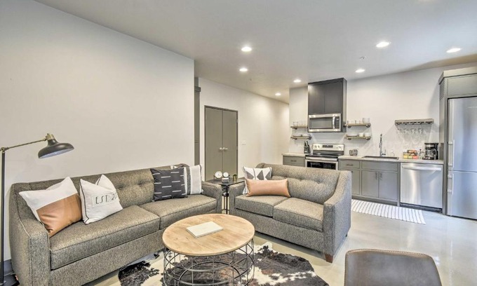Elkhart Lake Apartment | Elkhart Lake Townhome - 20 Mi to Sheboygan!