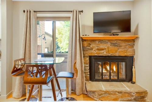 Elkhorn Village House | Elkhorn Condo Walk to Dollar!