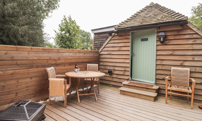 Bilting Cottage | ELLA'S LOFT, pet friendly, character holiday cottage in Chilham