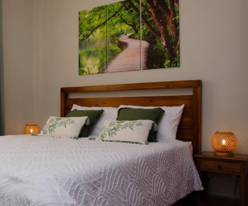 Candos Apartment | Ellara Escapes - Modern 1-Bedroom Apartment with Hill View - Sodnac, Quatre Bornes