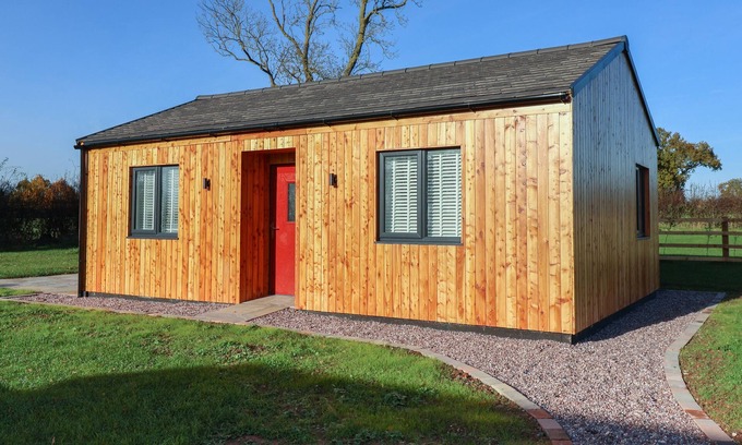Radbourne Cabin | ELM LODGE, pet friendly, with a garden in Etwall