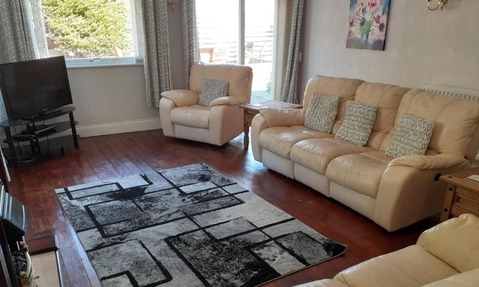 Spittal Apartment | Elmbank House apartment with island views