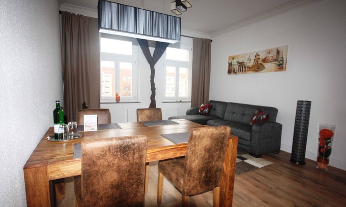 Neuschonefeld Apartment | Elsteraue - Romantic Apartments in Leipzig, *2km to the city center*