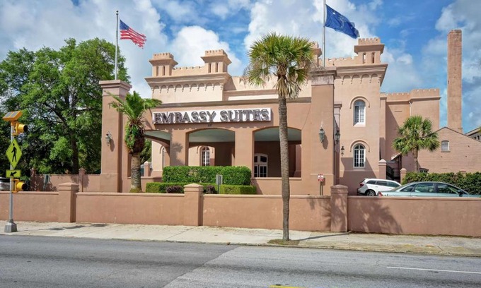 Downtown Charleston Hotel | Embassy Suites Charleston - Historic District