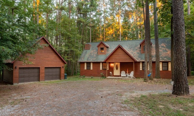 Carterville Cabin | Embers of Cambria - NEW Hot Tub! National parks and Wine Trails - SLEEPS 8