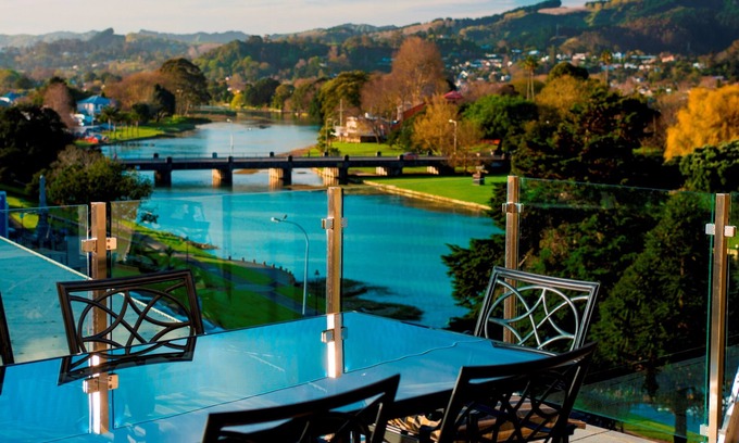 Gisborne Hotel | Emerald Hotel