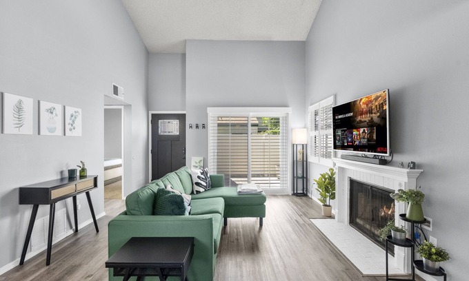 Reseda House | Emerald Jewel: Home Away From Home
