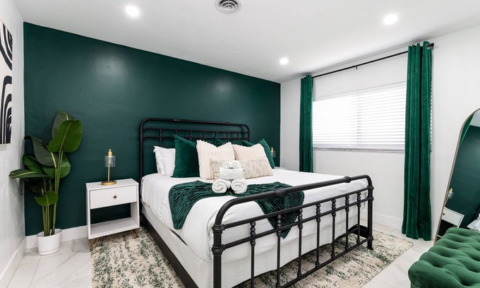 Garden Isles House | Emerald Oasis - Stylish 2BD Near Beach & Hwy I-95