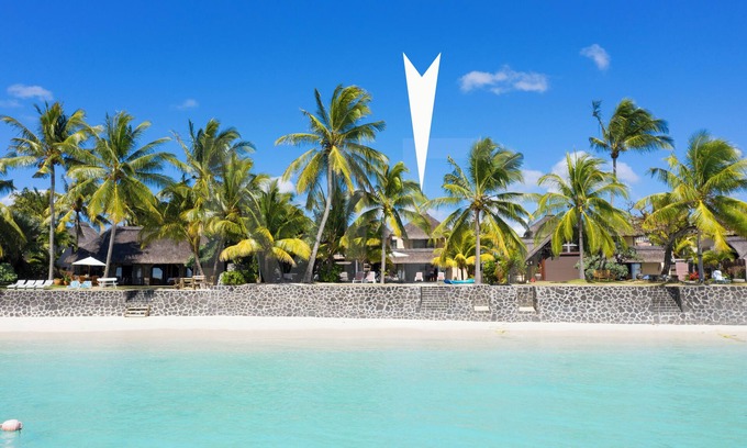 Belle Mare Villa | Emerald Villa, 220 m2, BEACHFRONT private pool NEXT TO SAINT GERAN HOTEL