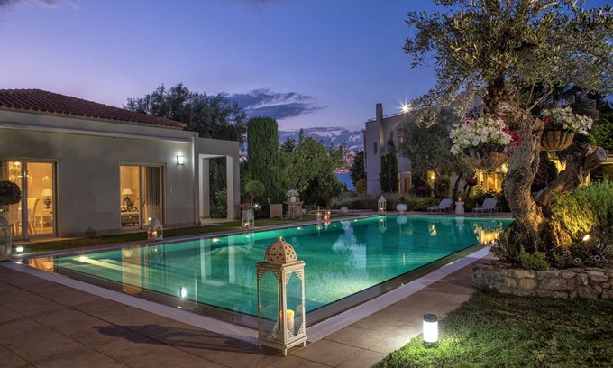 Chalcis Villa | Emerald Villa-next to the beach-sharing swimming pool